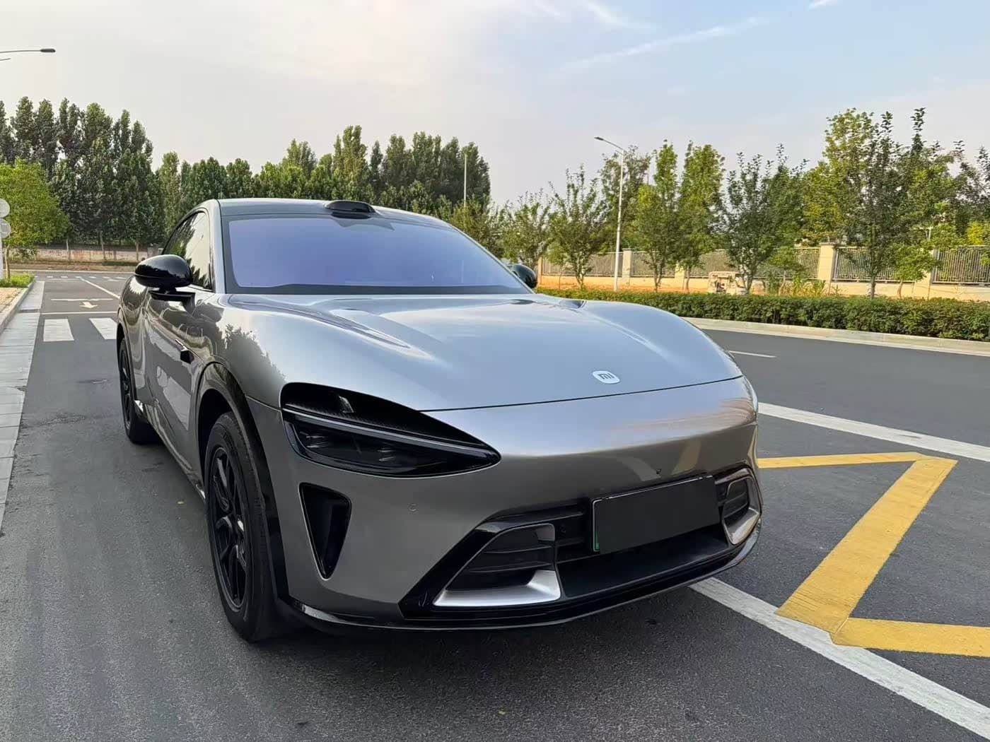 2025 Xiaomi Auto Xiaomi YU7 Silbergrau, 7,300 km, China export – photo 3