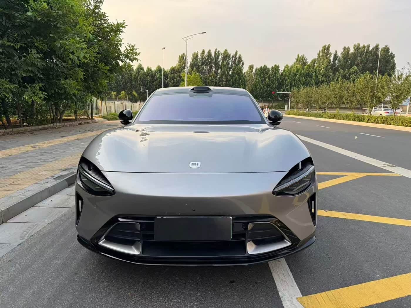2025 Xiaomi Auto Xiaomi YU7 Silbergrau, 7,300 km, China export – photo 2