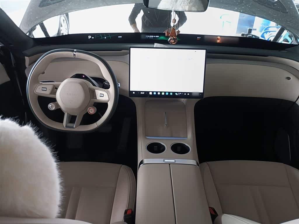 2025 Xiaomi Auto Xiaomi YU7 Silbergrau, 6,900 km, China export – photo 3