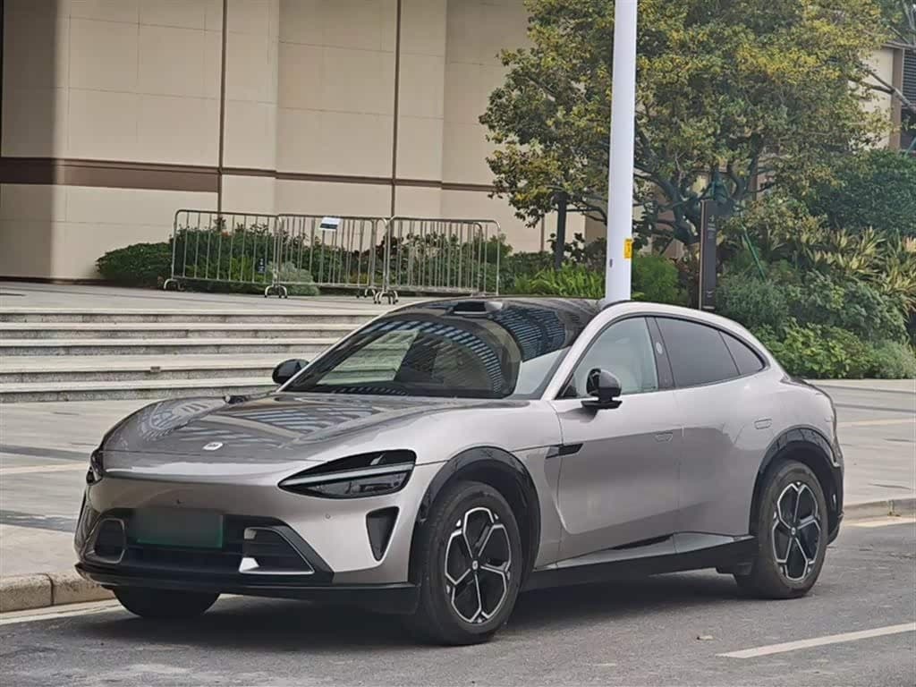 2025 Xiaomi Auto Xiaomi YU7 Silbergrau, 6,900 km, China export – photo 1