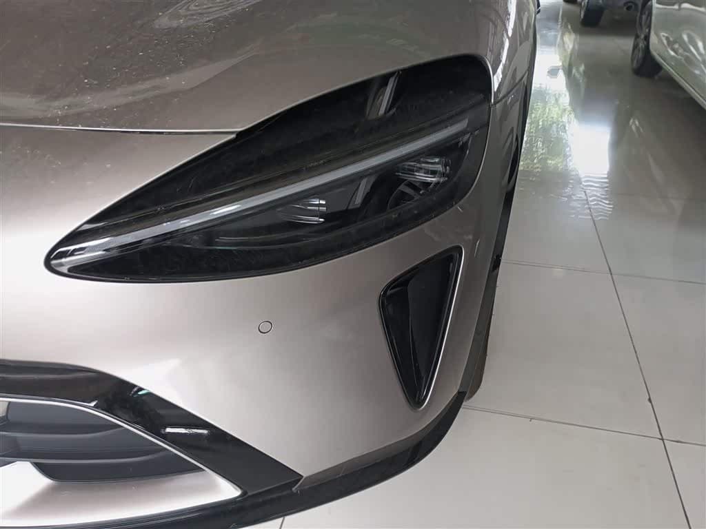 2025 Xiaomi Auto Xiaomi YU7 Silbergrau, 6,900 km, China export – photo 17