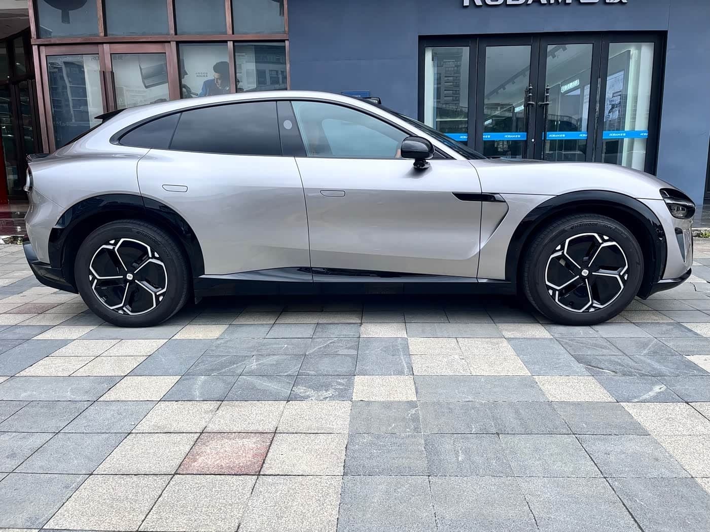 2025 Xiaomi Auto Xiaomi YU7 Gris Plata, 9,000 km, China export – photo 17