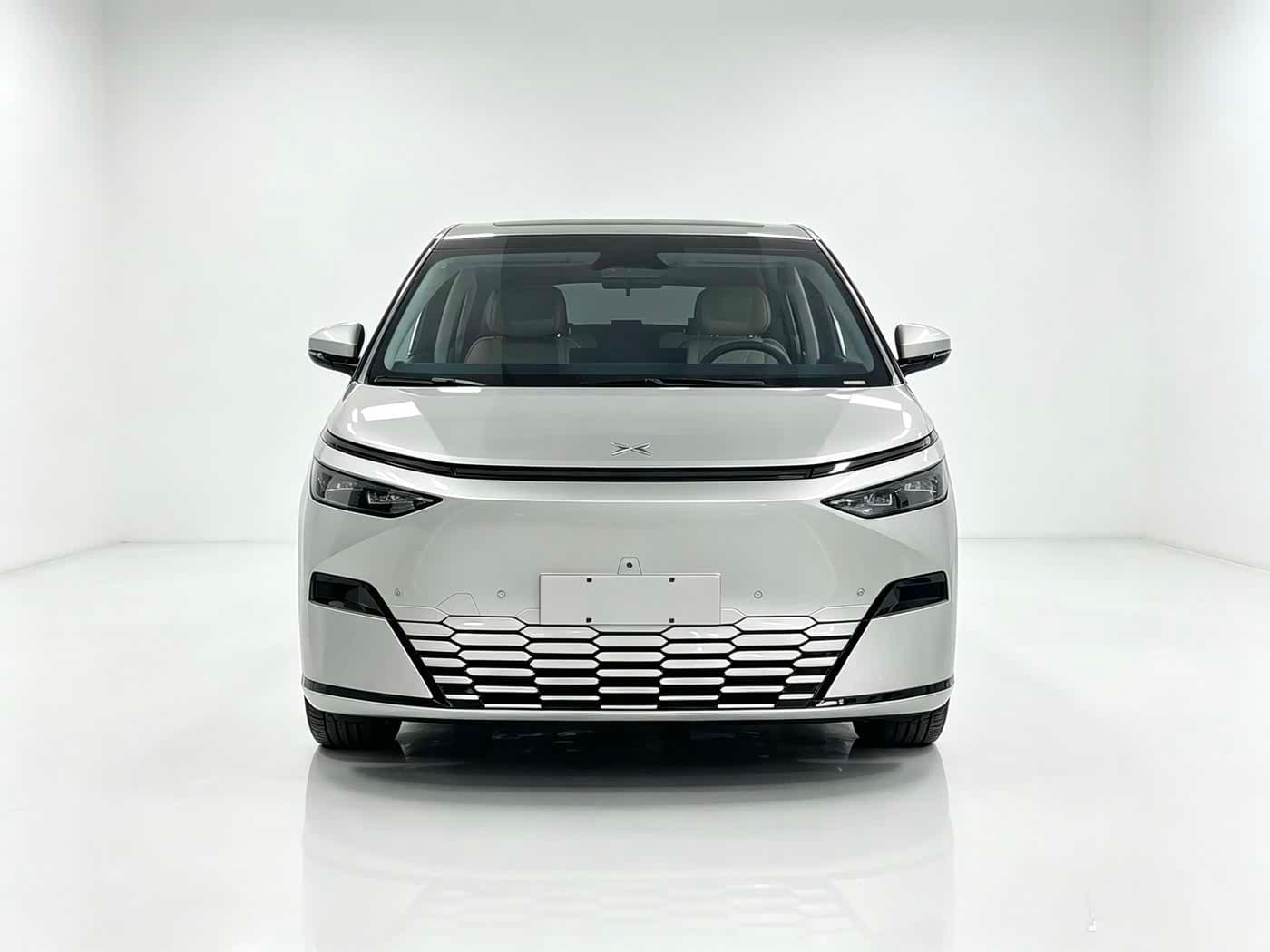 2024 XPeng X9 Silbergrau, 7,000 km, China export – photo 2