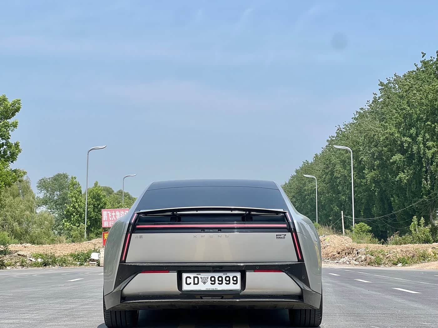 2025 XPeng P7 Zilvergrijs, 15,000 km, China export – photo 8