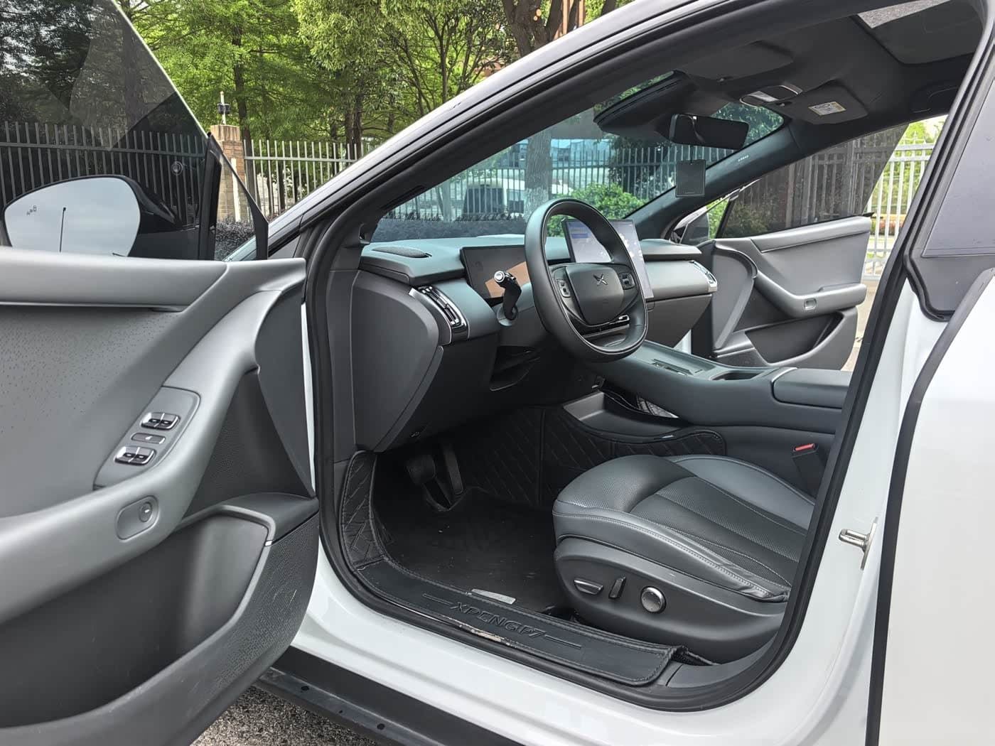 2024 XPeng P7+ White, 29,000 km, China export – photo 5