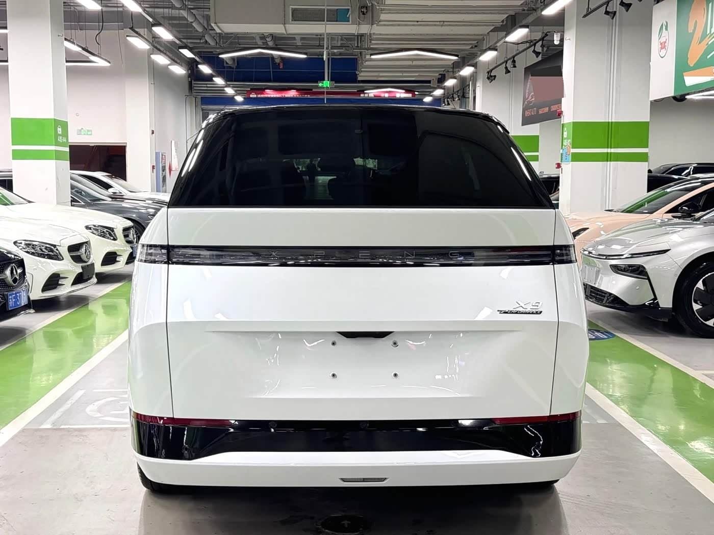 2024 XPeng X9 White, 30,000 km, China export – photo 14