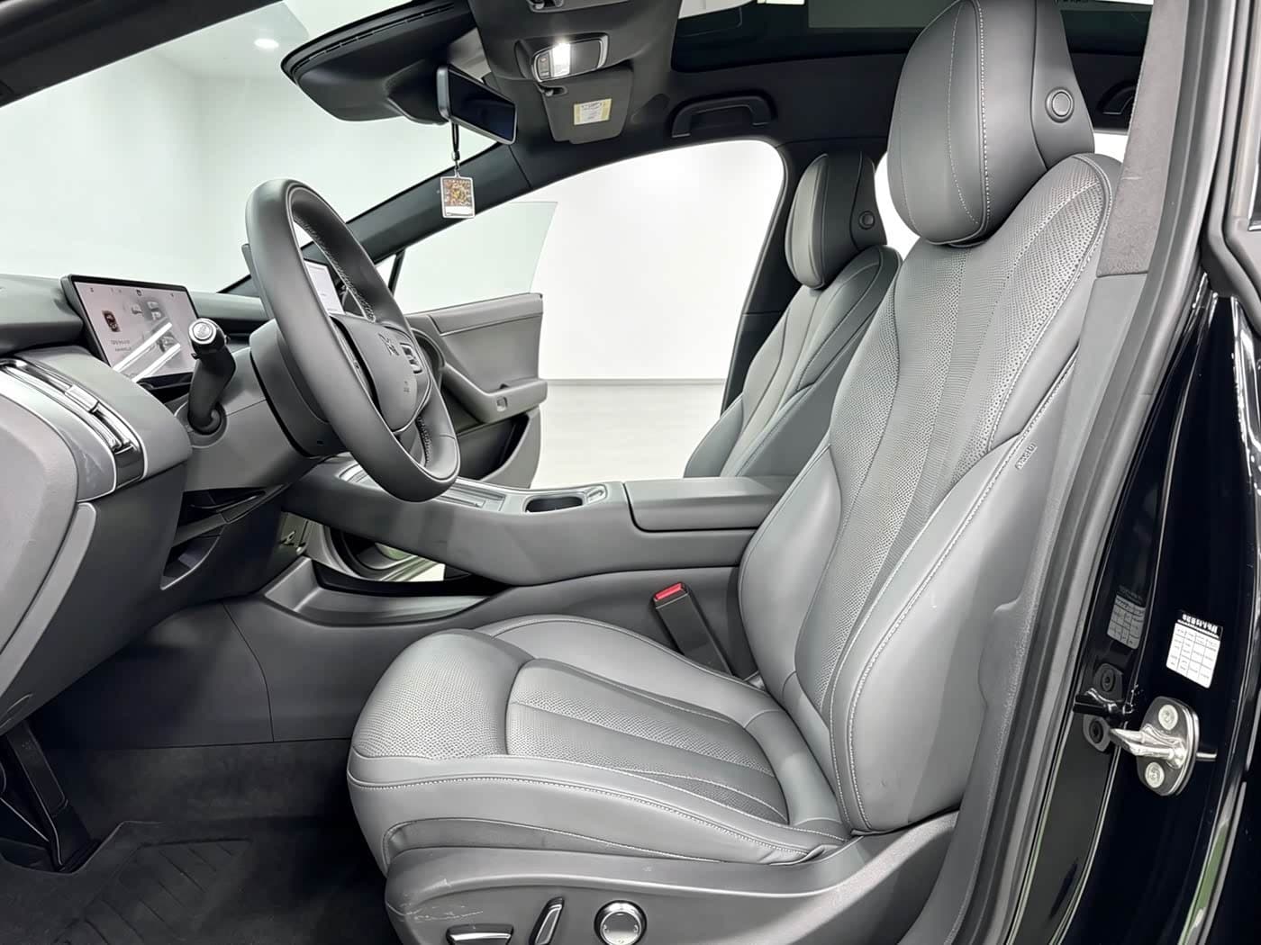 2024 XPeng P7+ Black, 20,000 km, China export – photo 4