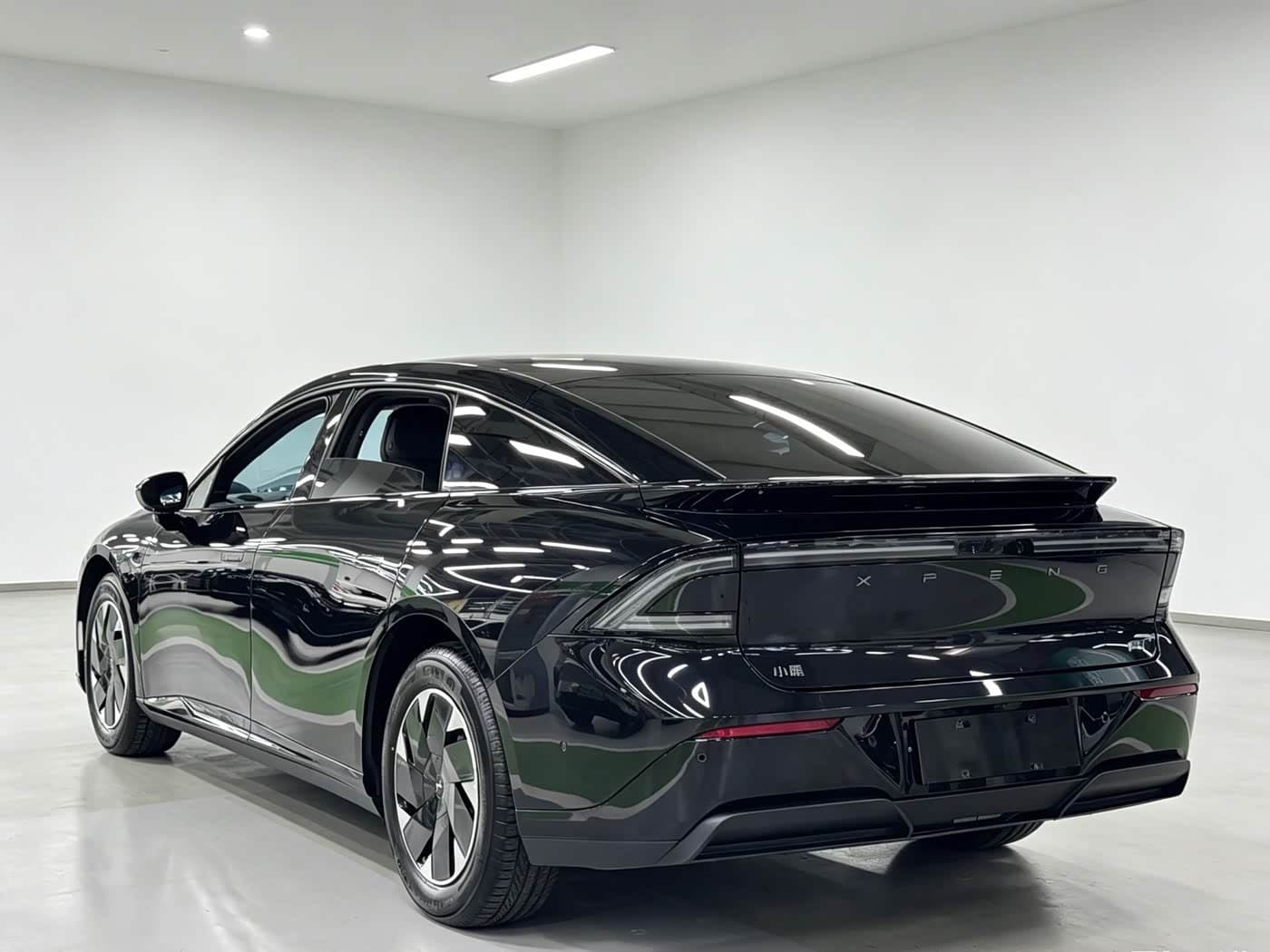 2024 XPeng P7+ Black, 20,000 km, China export – photo 8