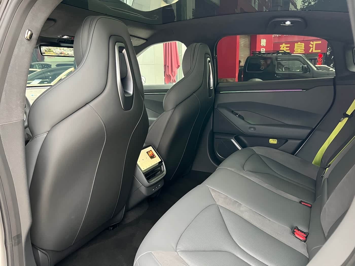 2025 XPeng P7 رمادي فضي, 8,000 km, China export – photo 18