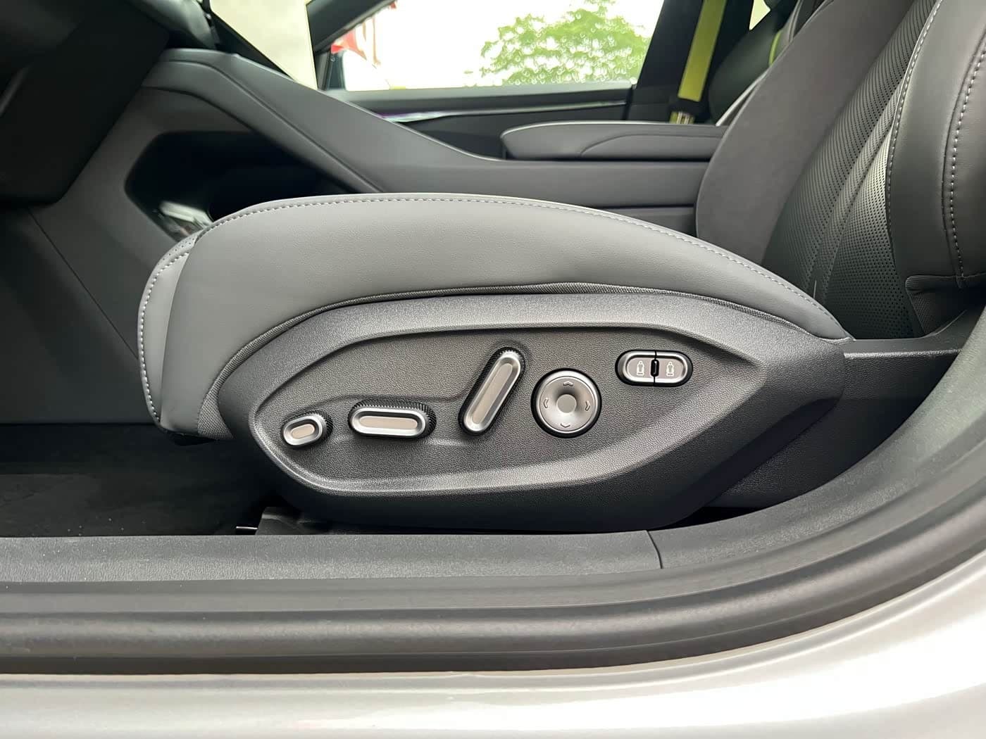 2025 XPeng P7 رمادي فضي, 8,000 km, China export – photo 10