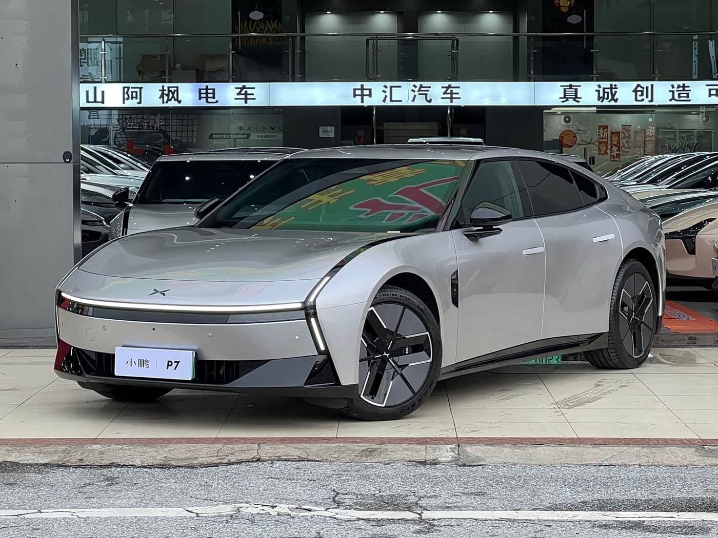2025 XPeng P7 رمادي فضي, 8,000 km, China export – photo 1