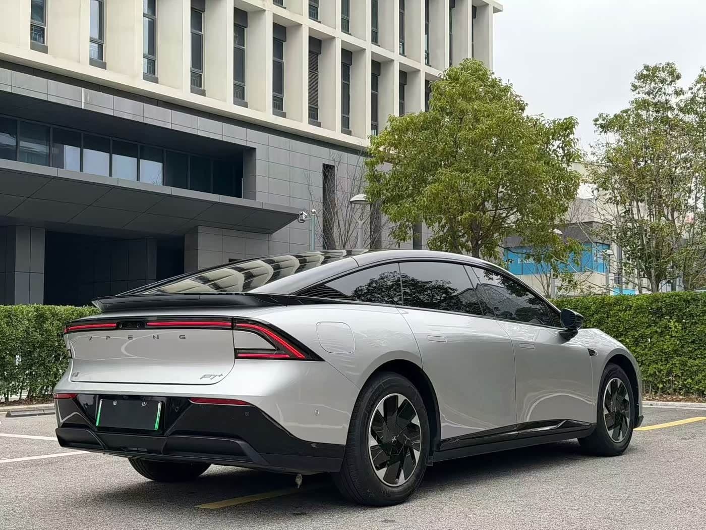 2025 XPeng P7+ Zilvergrijs, 22,000 km, China export – photo 9