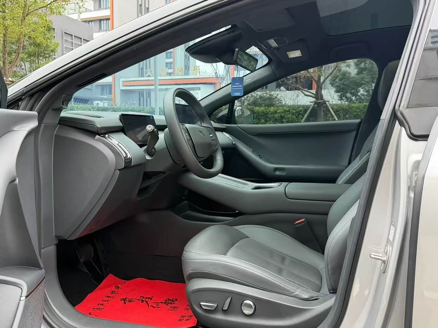 2025 XPeng P7+ Zilvergrijs, 22,000 km, China export – photo 4