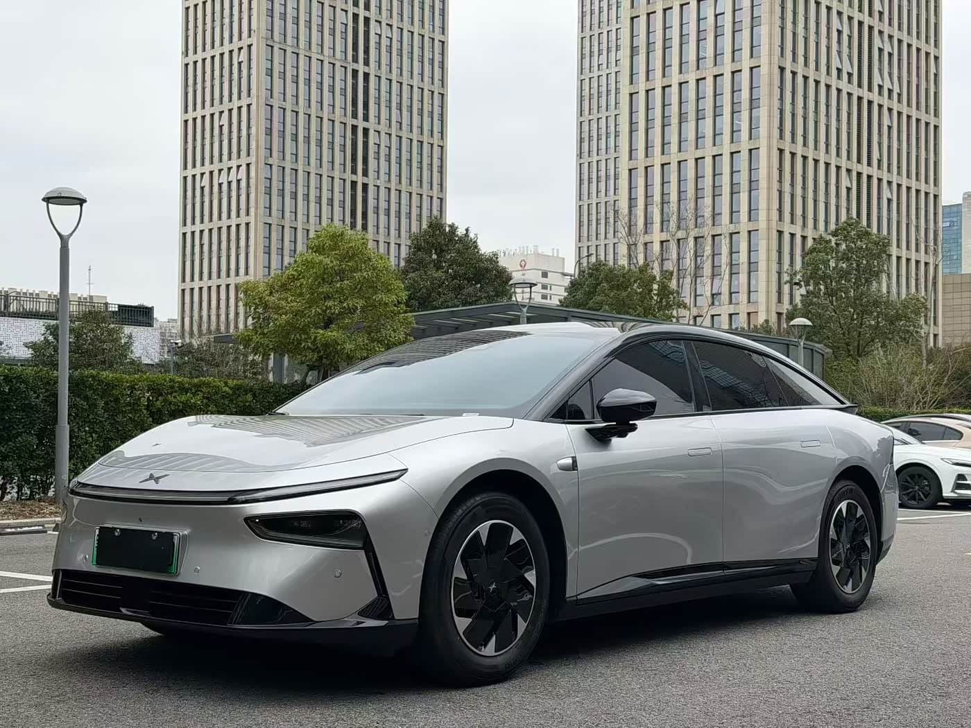 2025 XPeng P7+ Zilvergrijs, 22,000 km, China export – photo 1