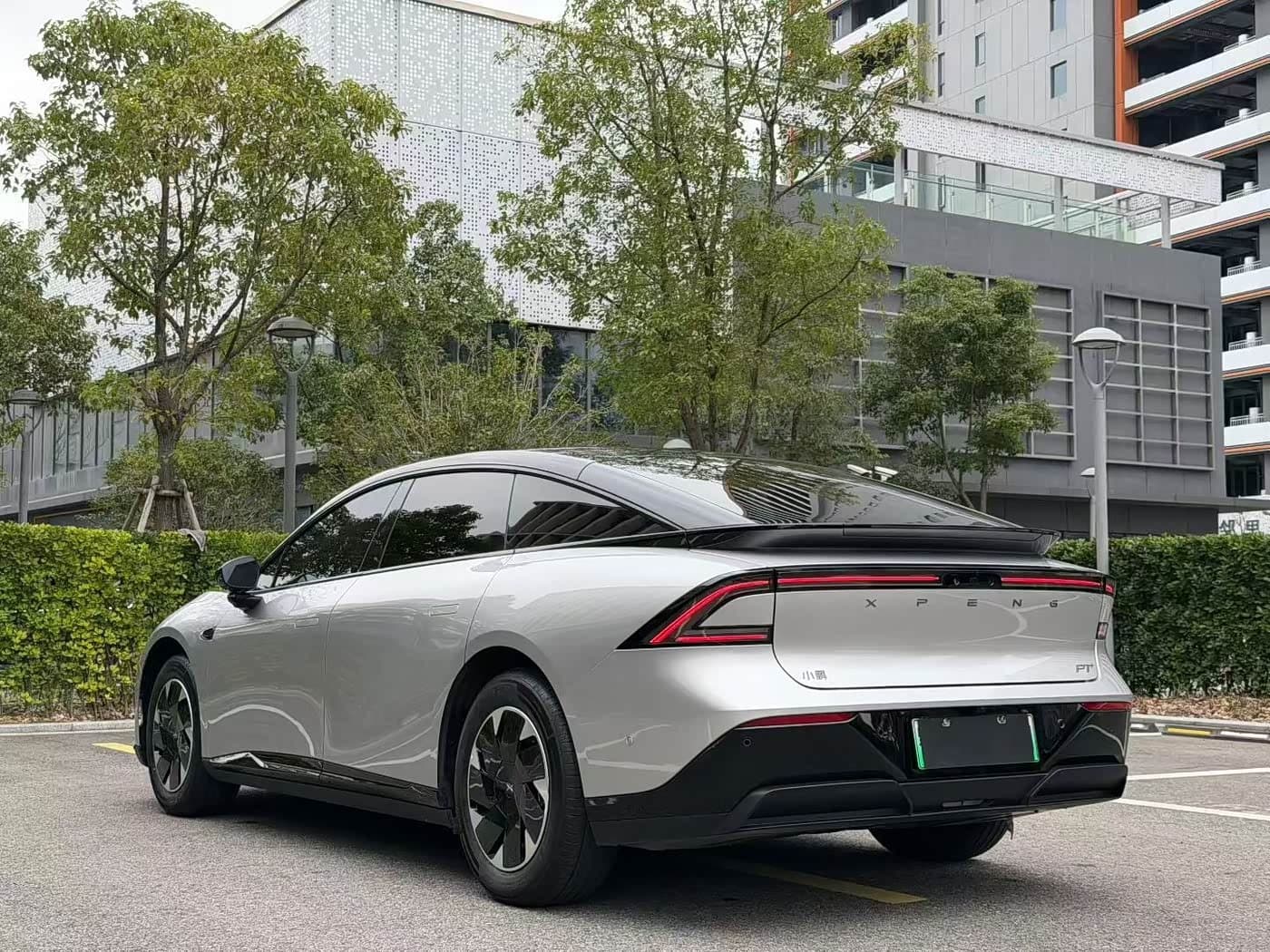 2025 XPeng P7+ Zilvergrijs, 22,000 km, China export – photo 7