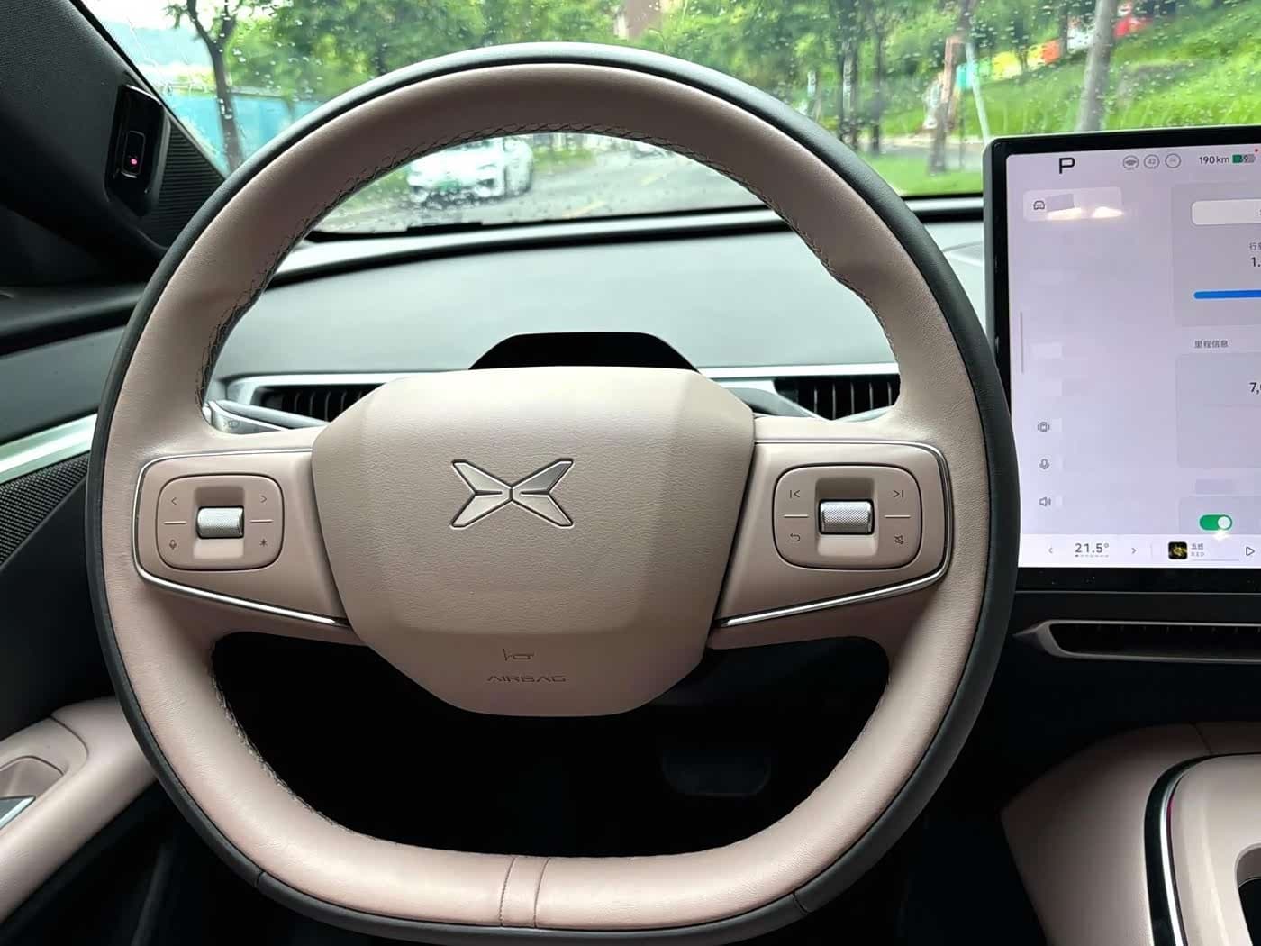 2025 XPeng MONA M03 Red, 5,000 km, China export – photo 5