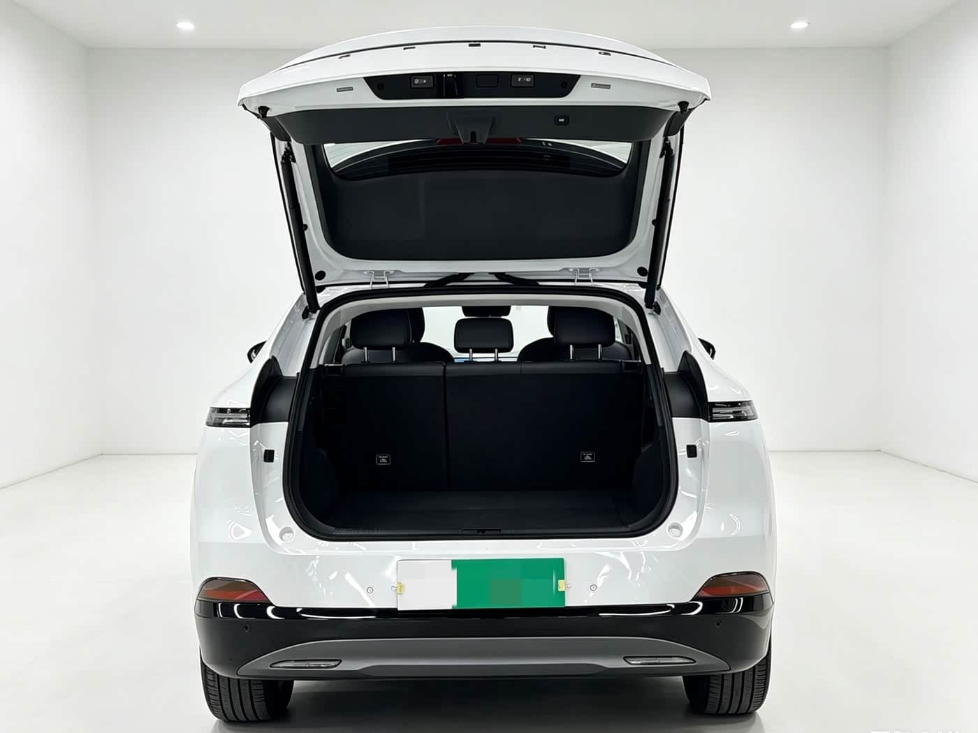 2025 XPeng G6 White, 10,000 km, China export – photo 8