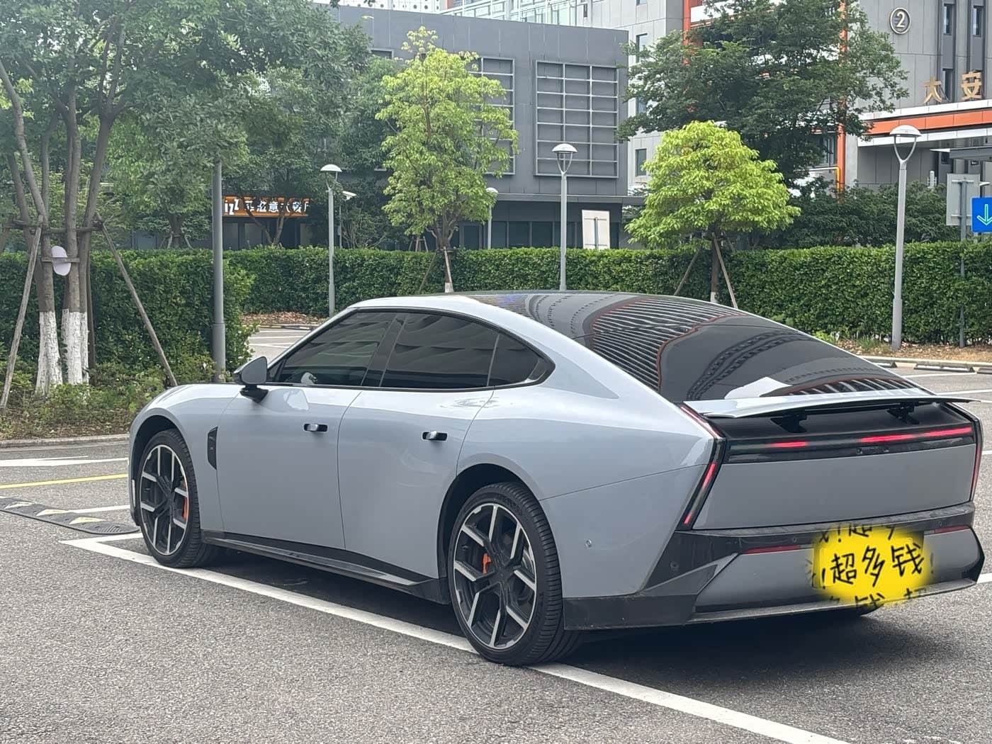 2025 XPeng P7 Silbergrau, 18,000 km, China export – photo 20