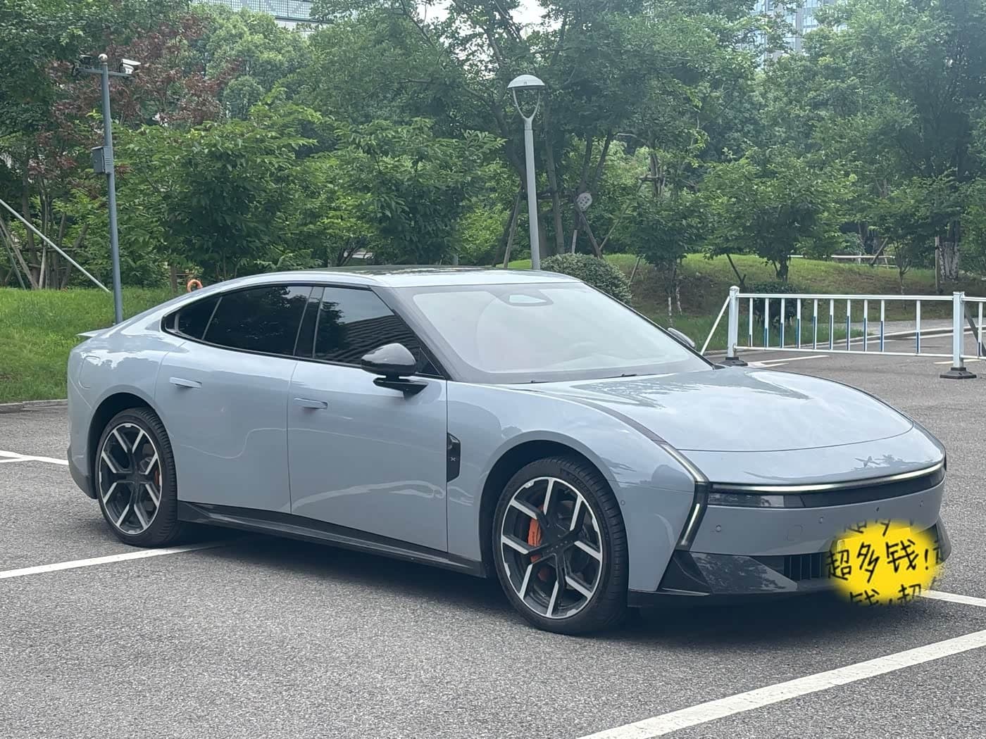 2025 XPeng P7 Silbergrau, 18,000 km, China export – photo 3