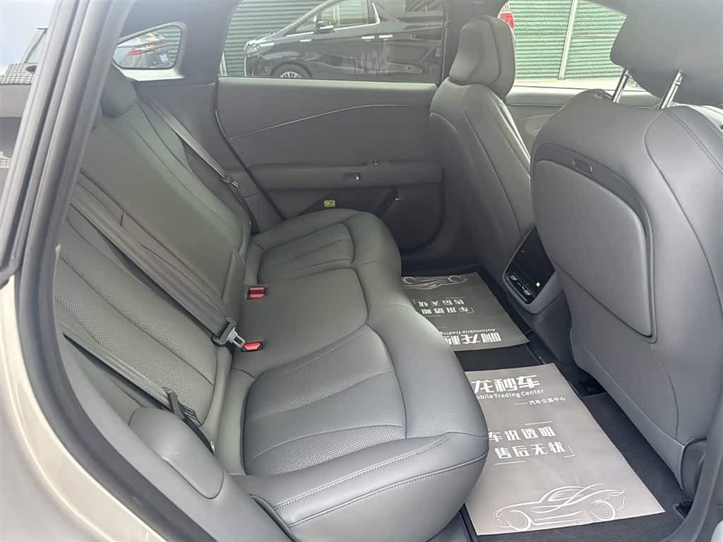 2026 XPeng P7+ Silbergrau, 3,000 km, China export – photo 9