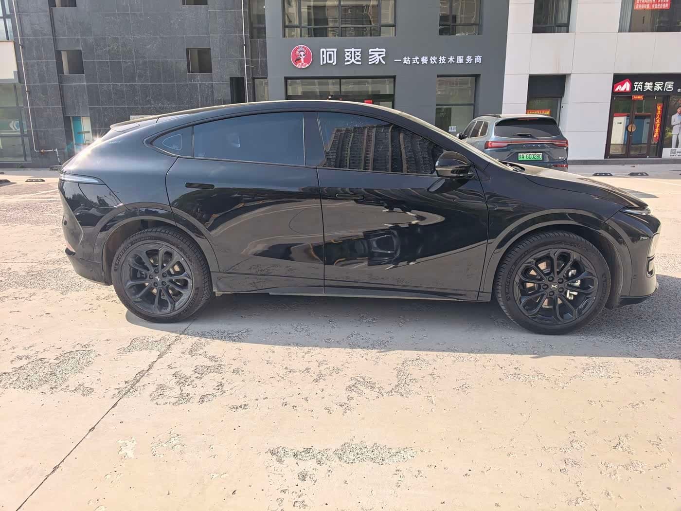 2025 XPeng G6 Black, 8,700 km, China export – photo 13