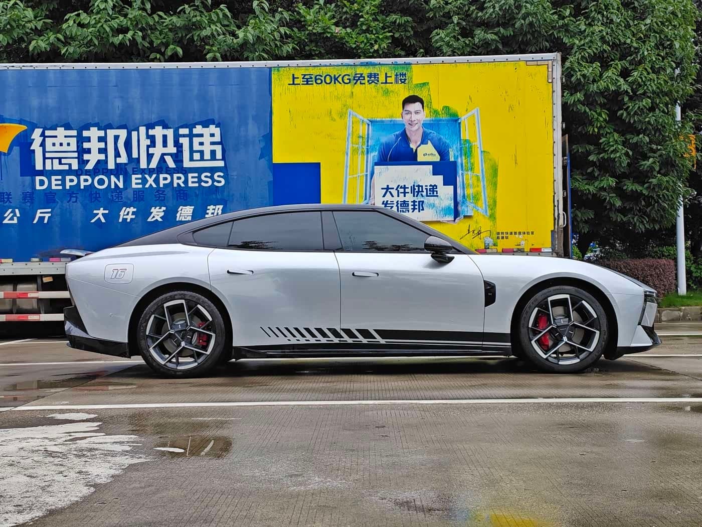 2025 XPeng P7 Gris Plata, 10,000 km, China export – photo 4