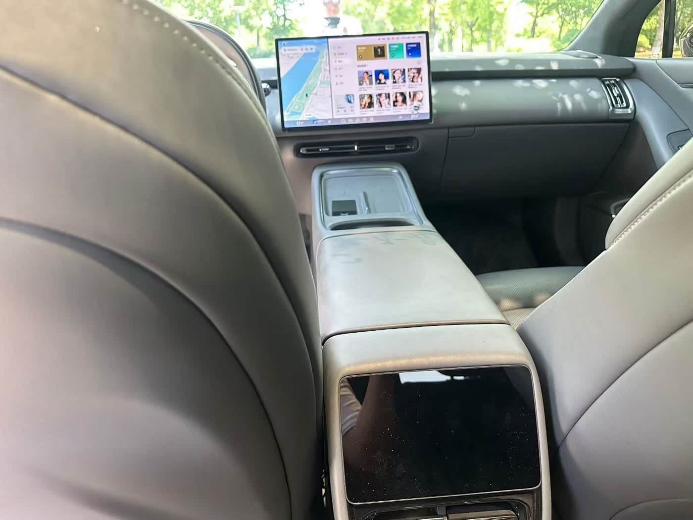2024 XPeng P7+ رمادي فضي, 30,000 km, China export – photo 5