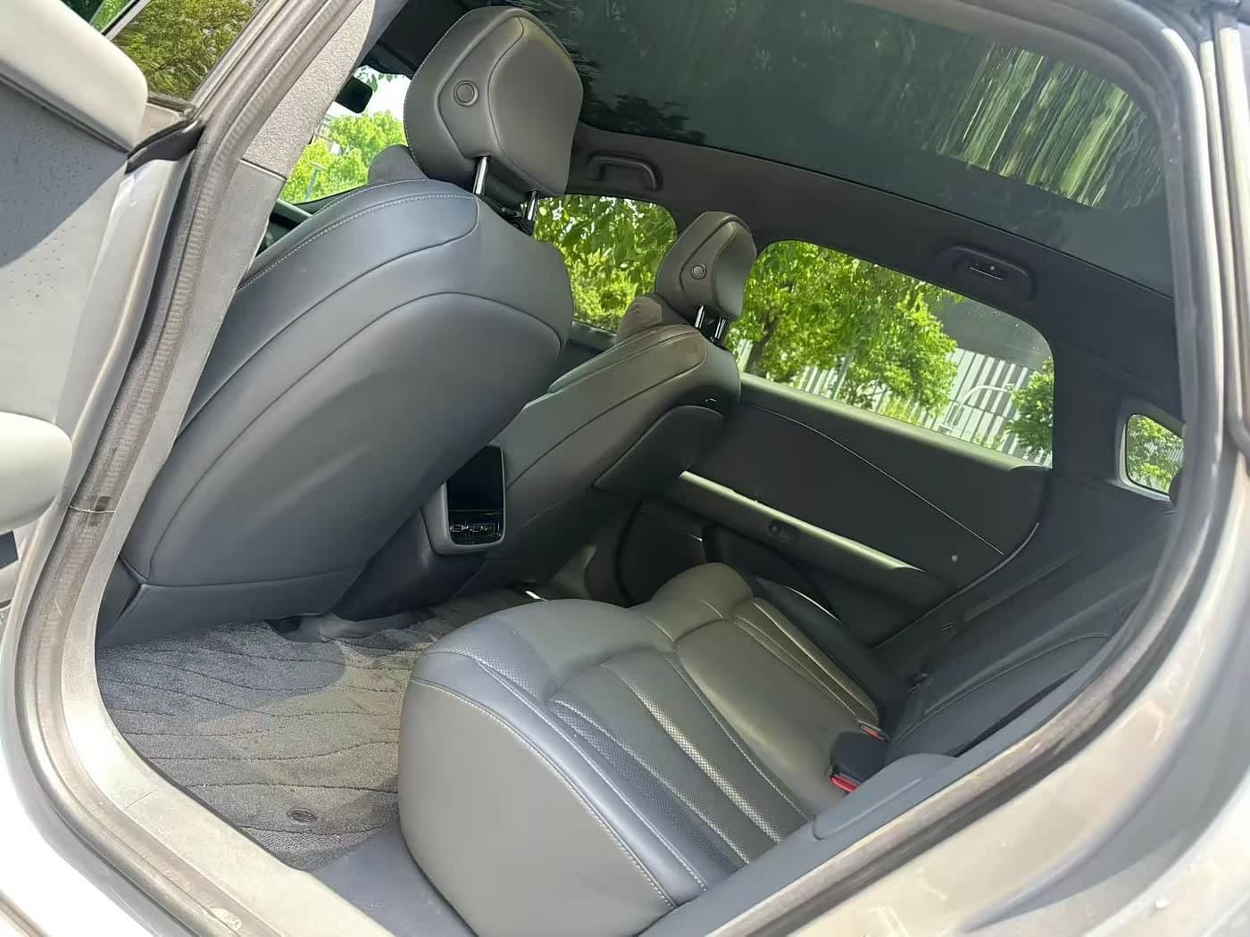 2024 XPeng P7+ رمادي فضي, 30,000 km, China export – photo 7