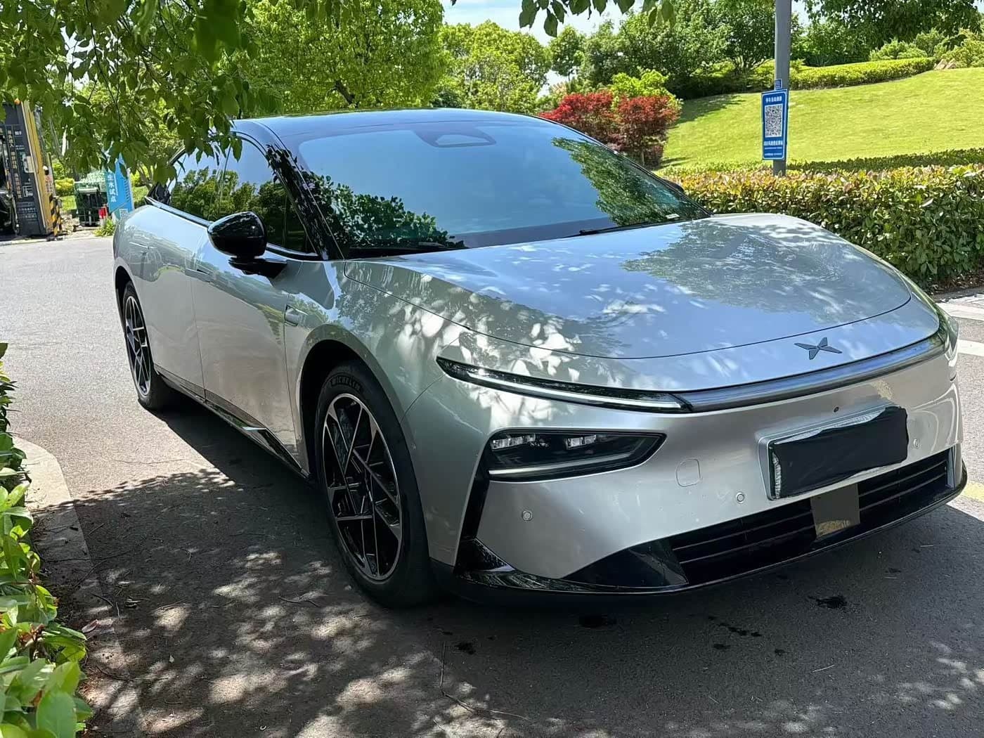 2024 XPeng P7+ رمادي فضي, 30,000 km, China export – photo 2
