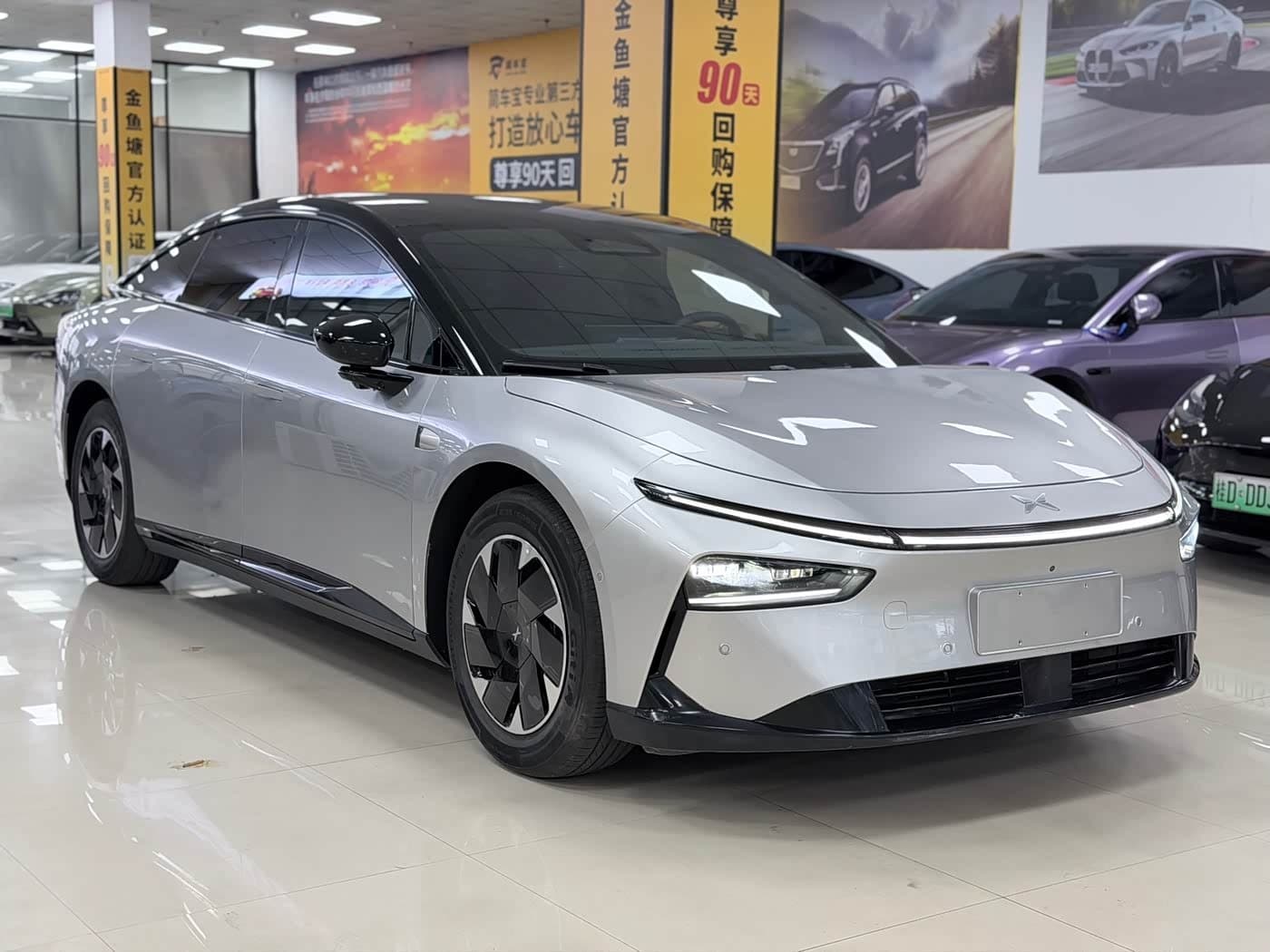 2025 XPeng P7+ رمادي فضي, 28,600 km, China export – photo 3