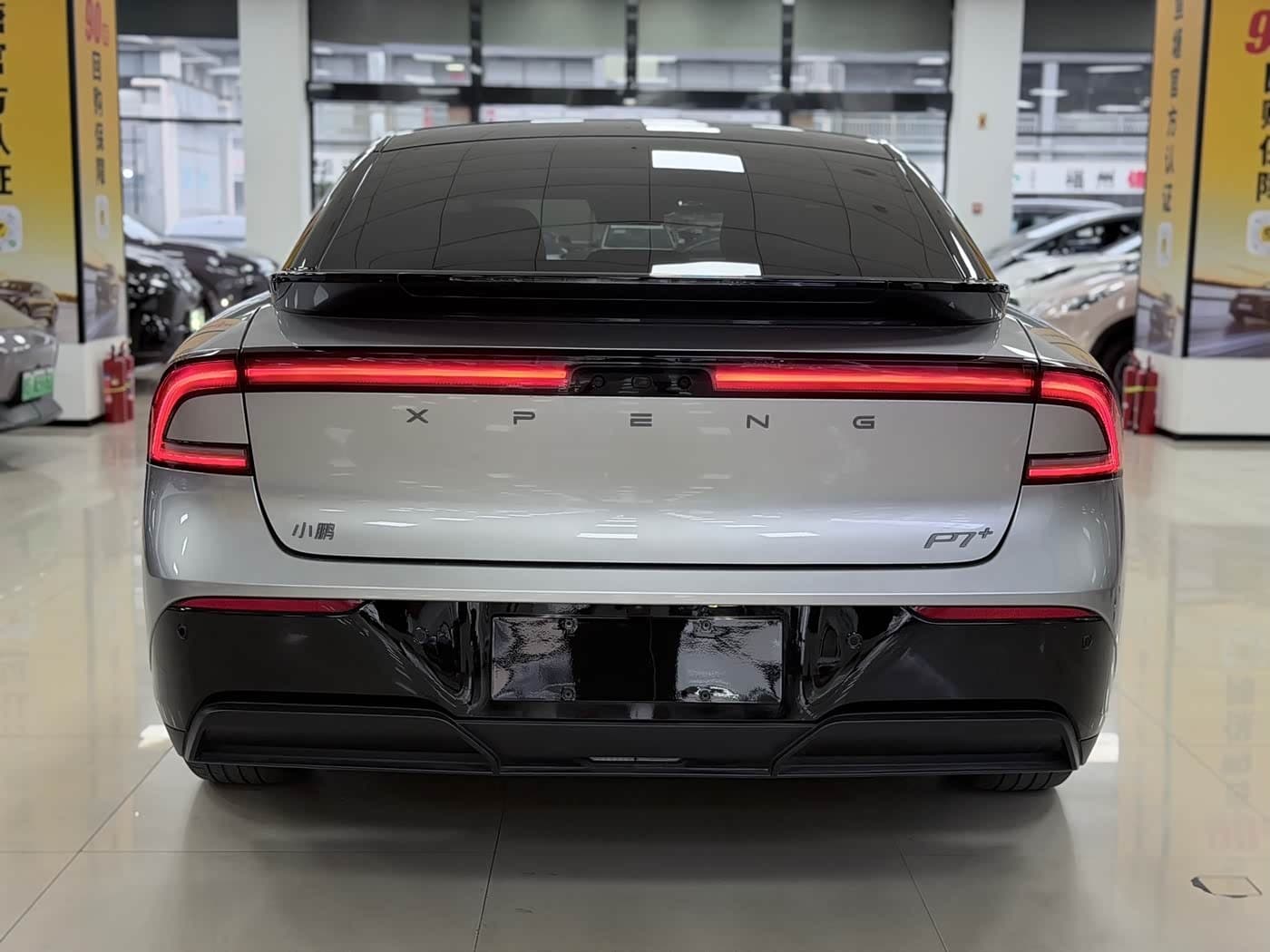 2025 XPeng P7+ رمادي فضي, 28,600 km, China export – photo 5