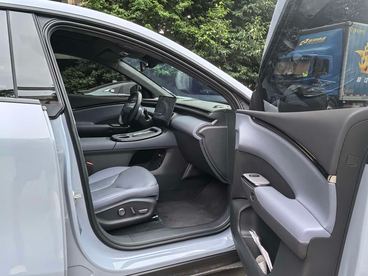2025 XPeng G7 Blue, 11,000 km, China export – photo 4