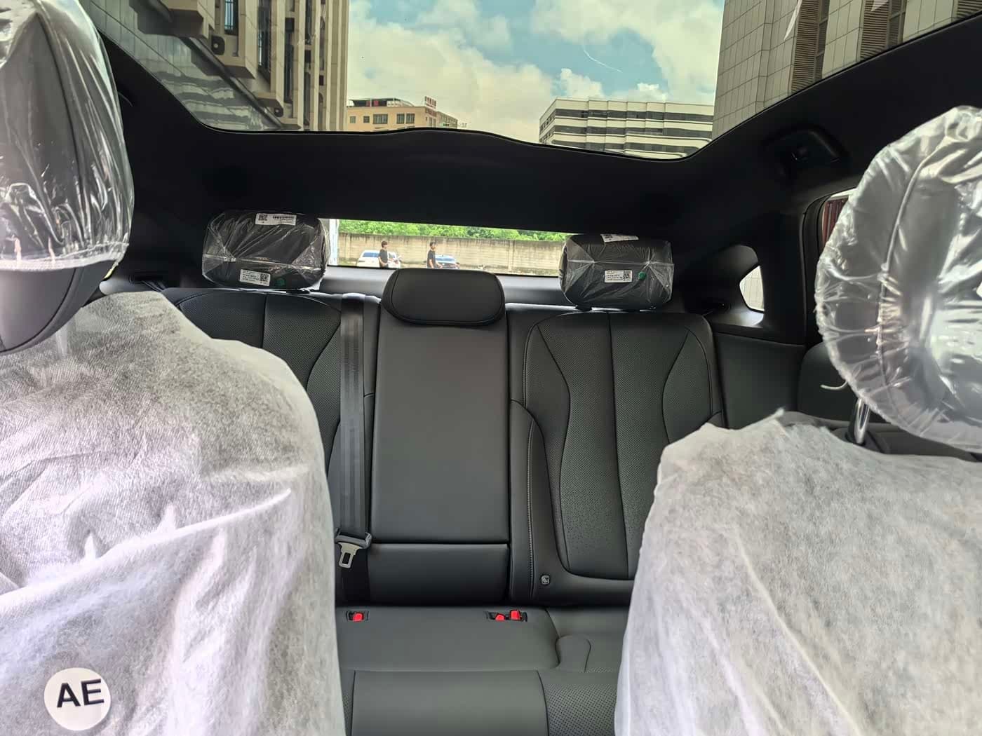 2026 XPeng P7+ Silbergrau, 100 km, China export – photo 14