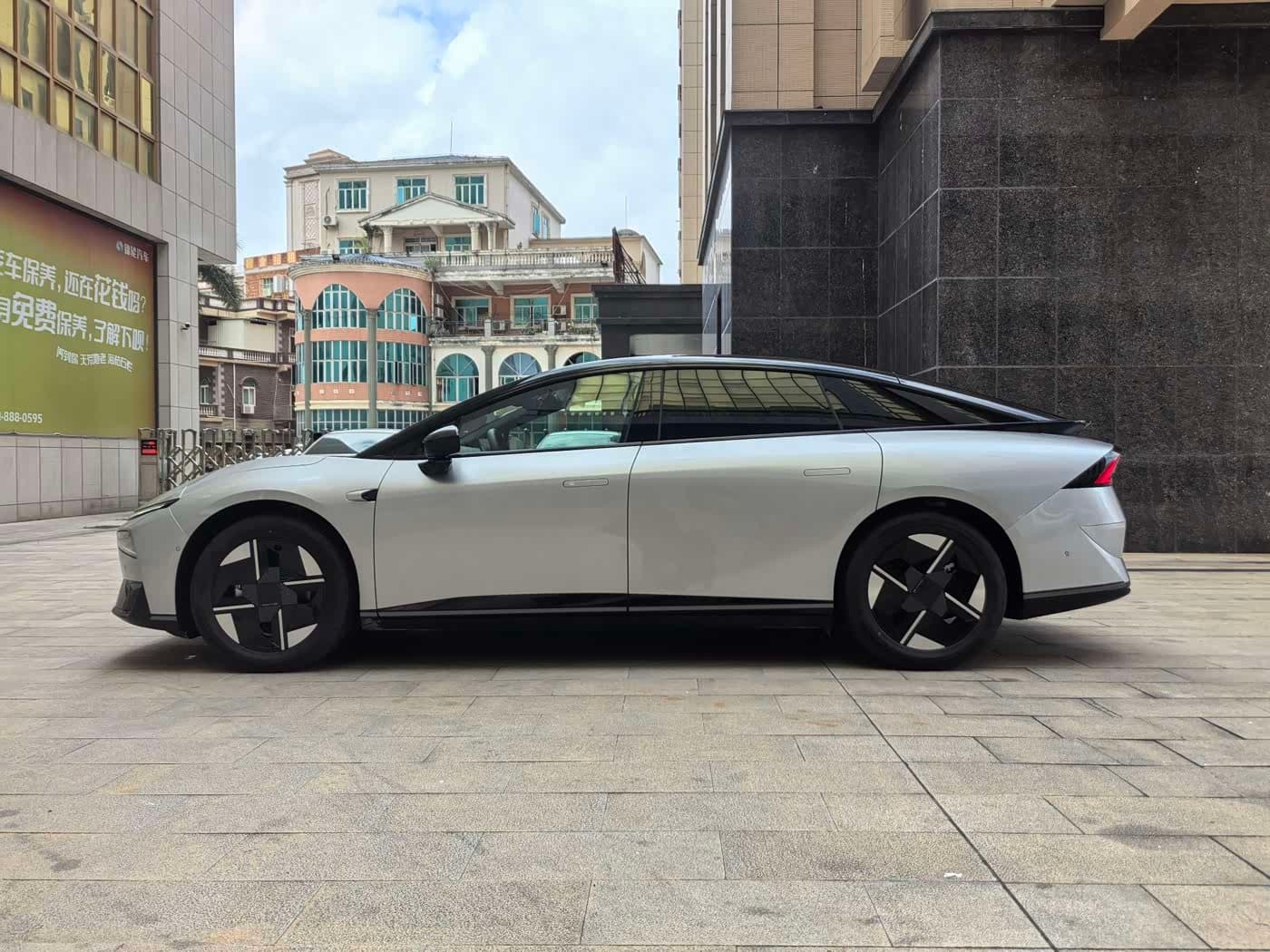 2026 XPeng P7+ Silbergrau, 100 km, China export – photo 2