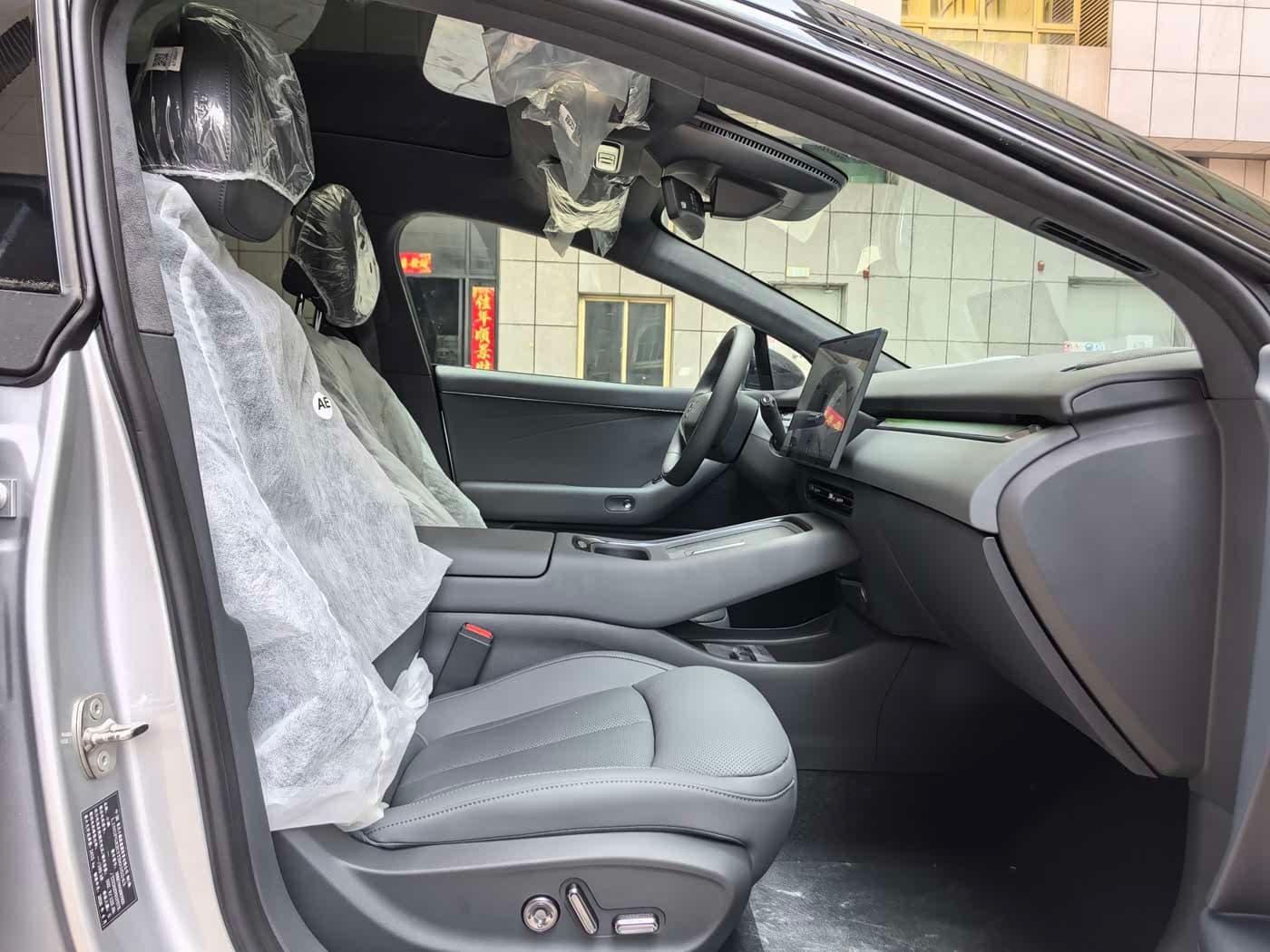 2026 XPeng P7+ Silbergrau, 100 km, China export – photo 11