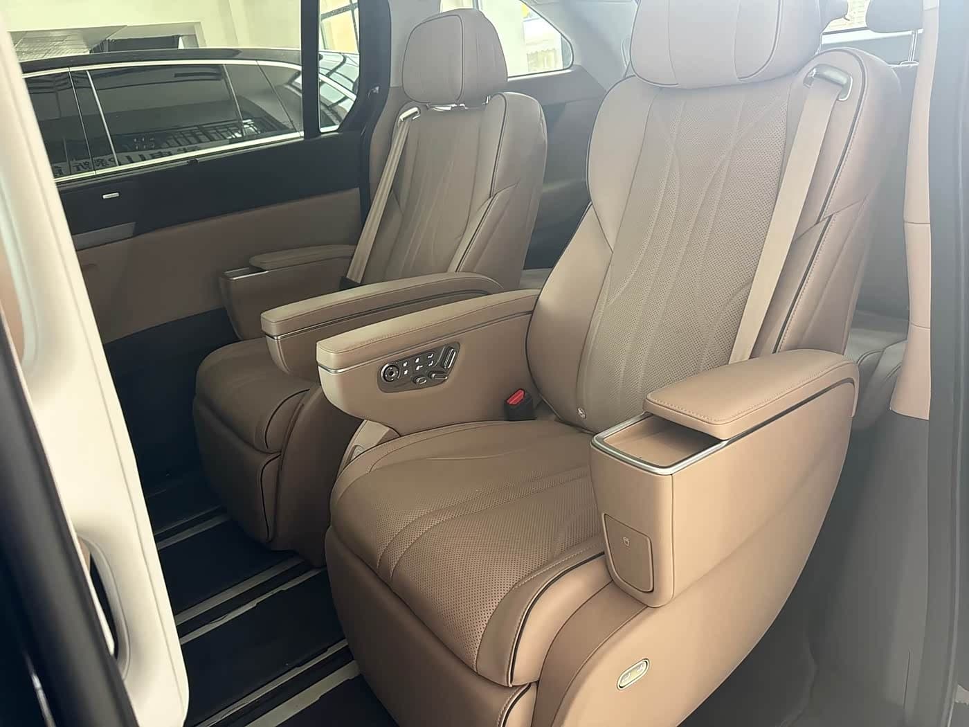 2025 XPeng X9 Black, 12,000 km, China export – photo 10