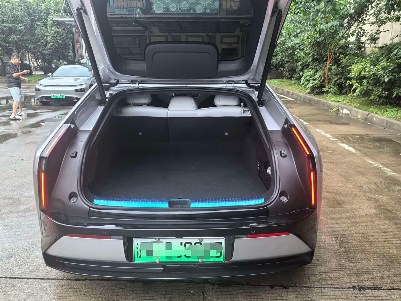 2025 XPeng P7 رمادي فضي, 8,000 km, China export – photo 9