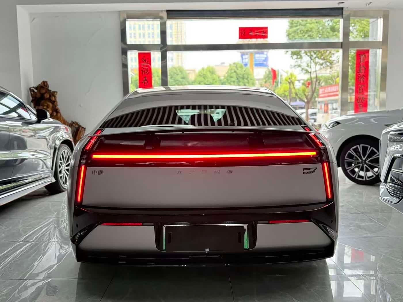 2025 XPeng P7 Silbergrau, 10,000 km, China export – photo 10