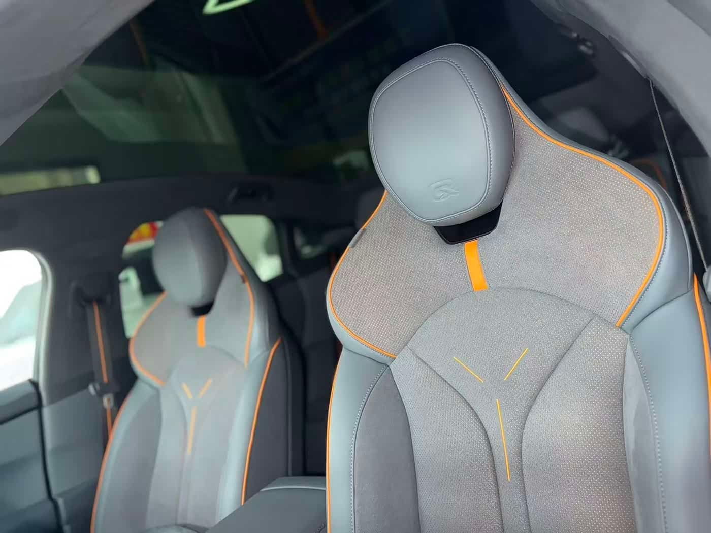 2025 XPeng P7 Silbergrau, 10,000 km, China export – photo 5