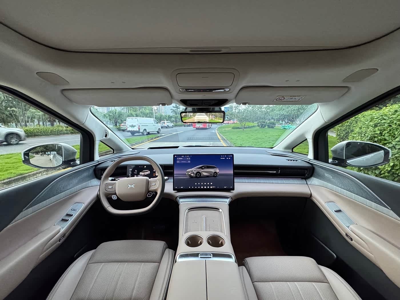 2025 XPeng X9 رمادي فضي, 8,200 km, China export – photo 9