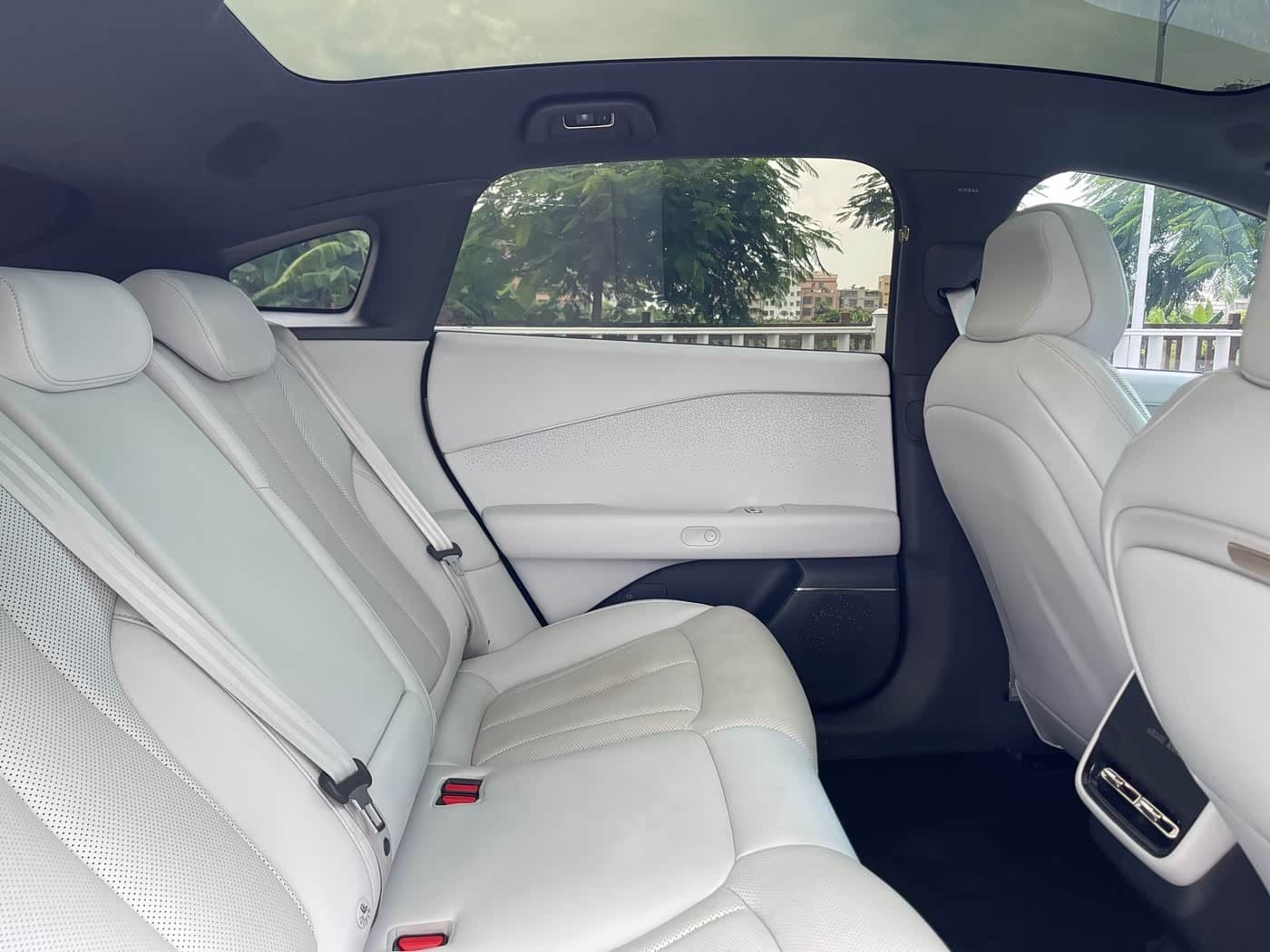 2024 XPeng P7+ Red, 36,000 km, China export – photo 14