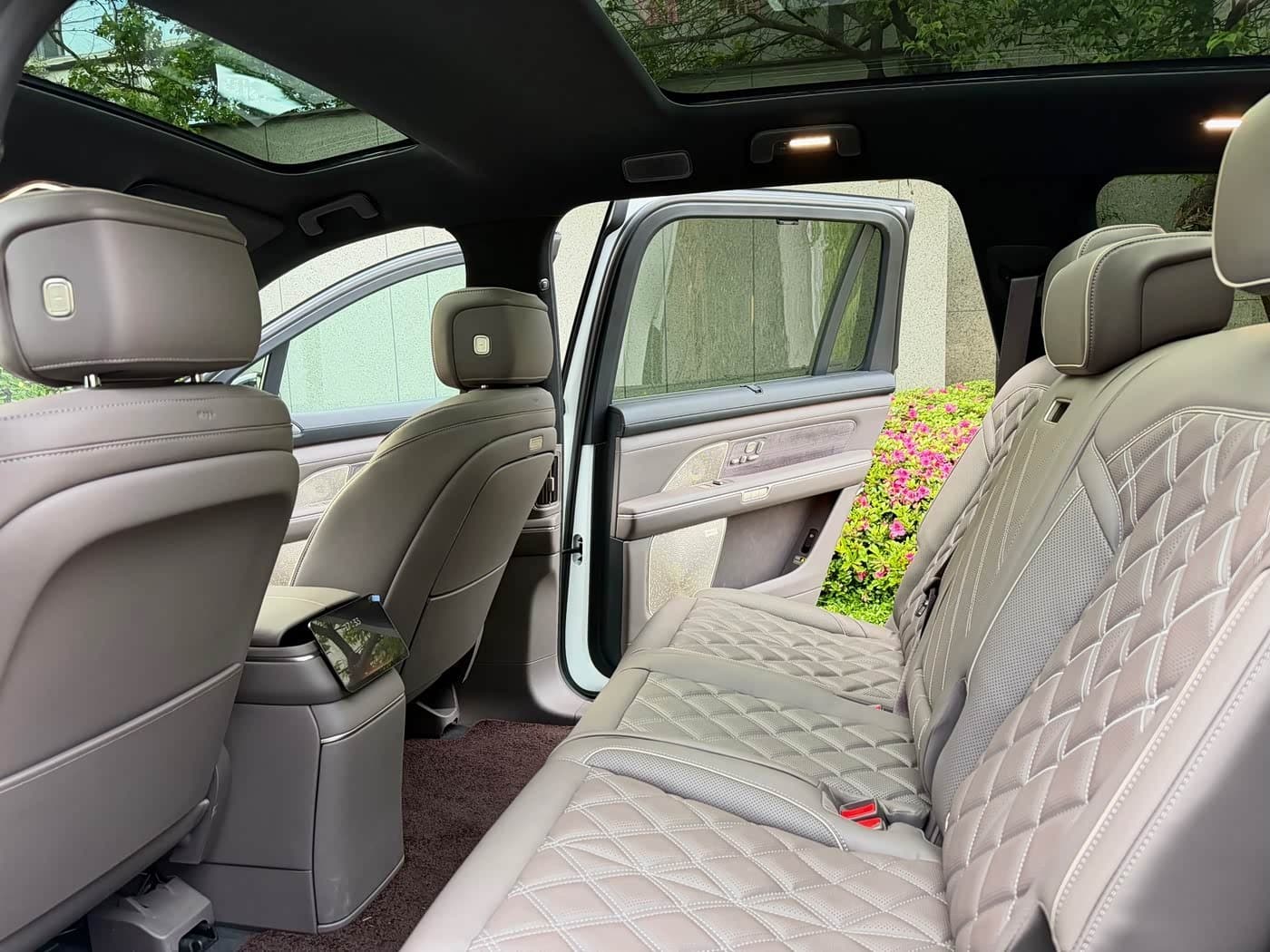 2025 NIO ES8 White, 15,000 km, China export – photo 9