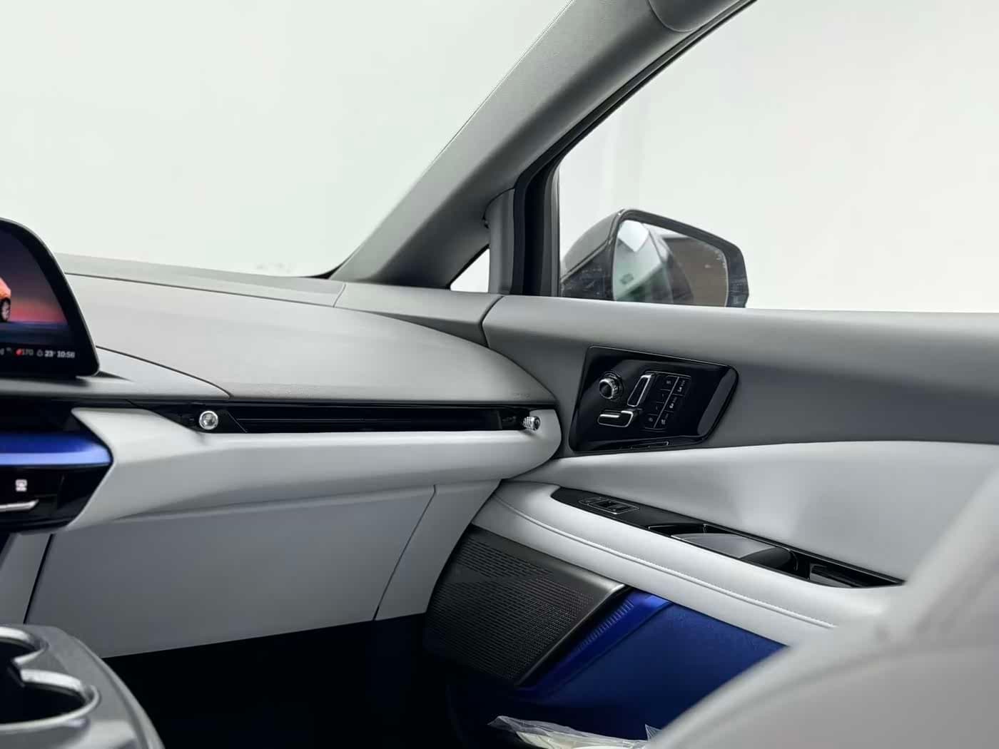 2024 Cadillac IQ Ao Ge Silver Gray, 18,000 km, China export – photo 18