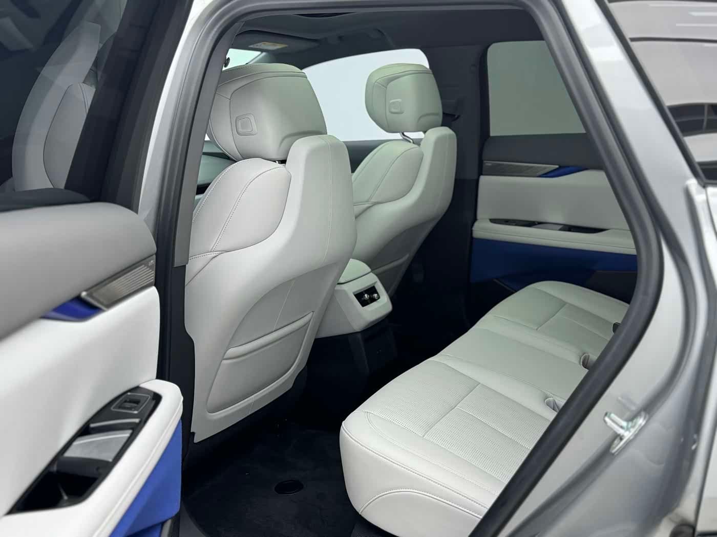 2024 Cadillac IQ Ao Ge Silver Gray, 18,000 km, China export – photo 6