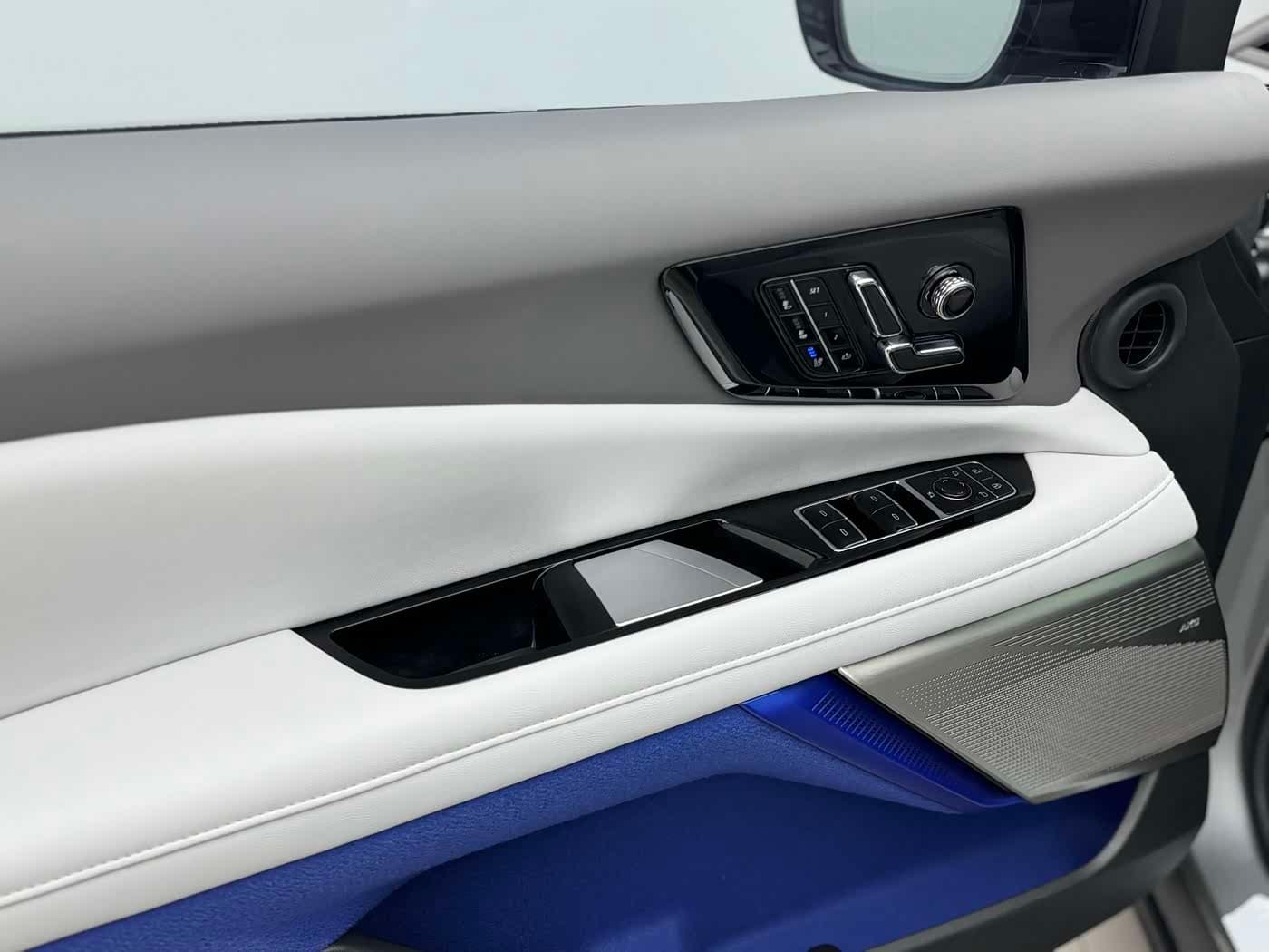 2024 Cadillac IQ Ao Ge Silver Gray, 18,000 km, China export – photo 17