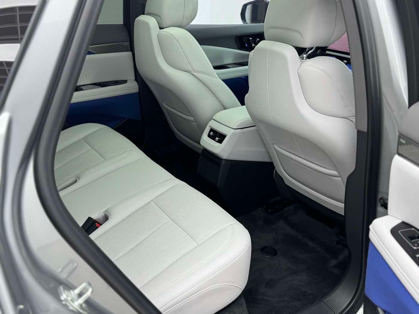 2024 Cadillac IQ Ao Ge Silver Gray, 18,000 km, China export – photo 14