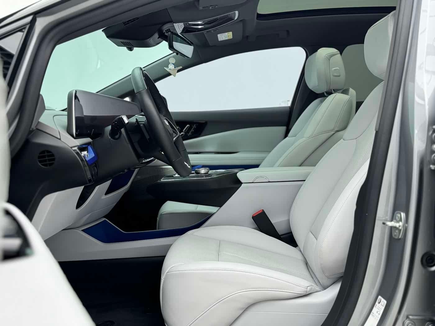 2024 Cadillac IQ Ao Ge Silver Gray, 18,000 km, China export – photo 5