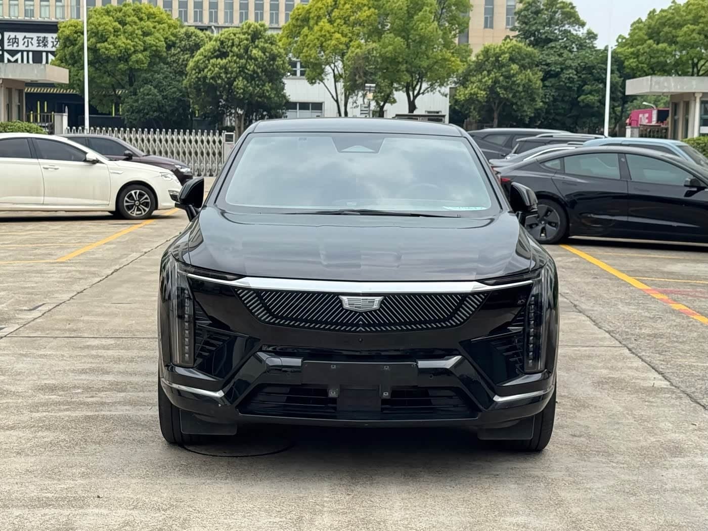 2024 Cadillac IQ Ao Ge Black, 30,000 km, China export – photo 2