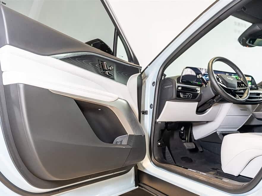 2023 Cadillac IQ Rui Ge Blue, 5,800 km, China export – photo 8