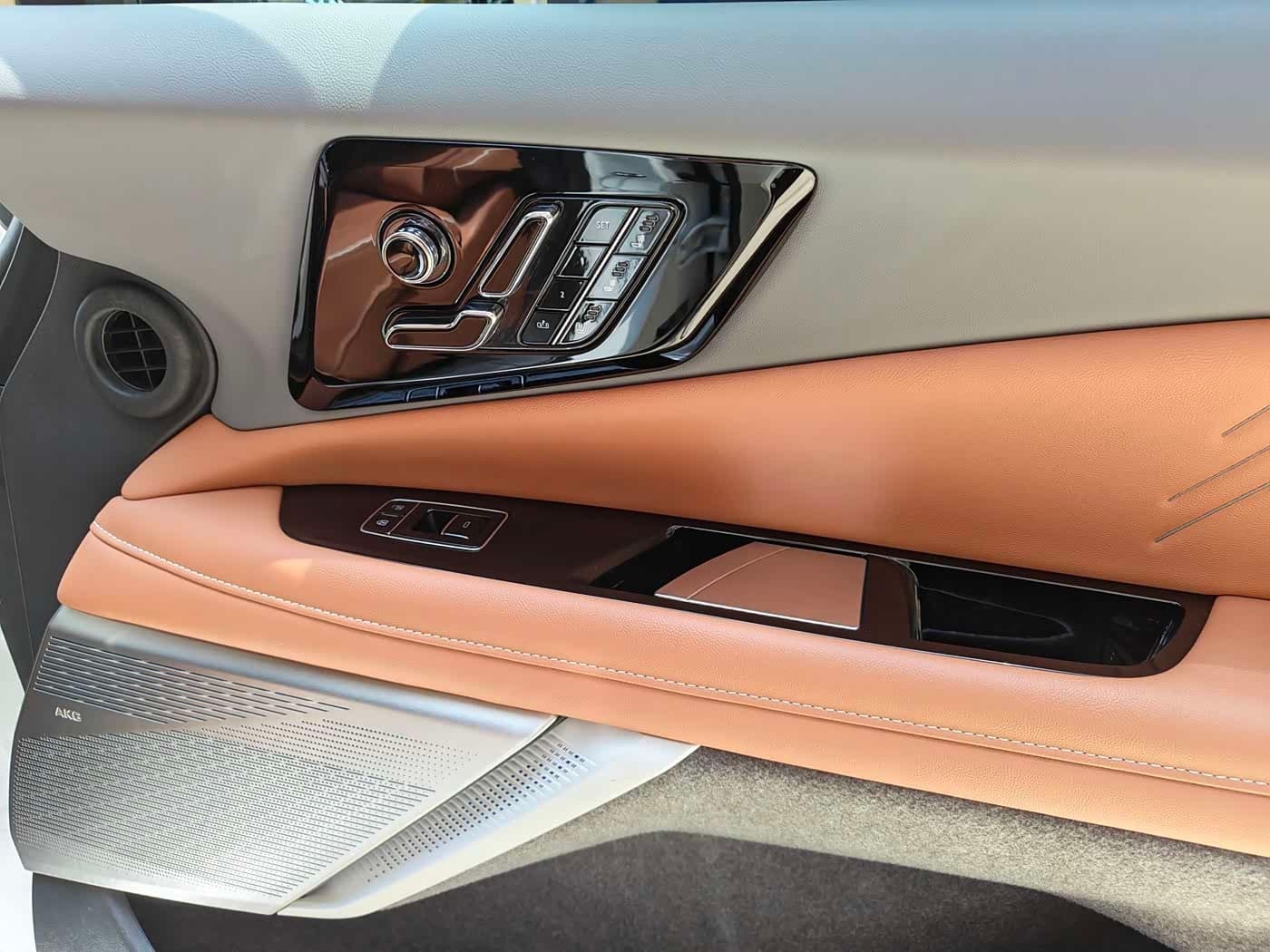 2024 Cadillac IQ Ao Ge White, 31,000 km, China export – photo 12